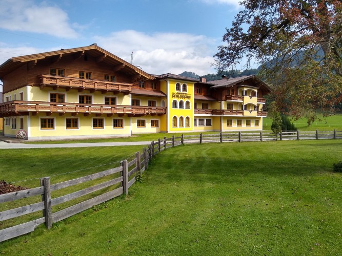 Jugendhotel Schlosshof , St. Johann in Pongau